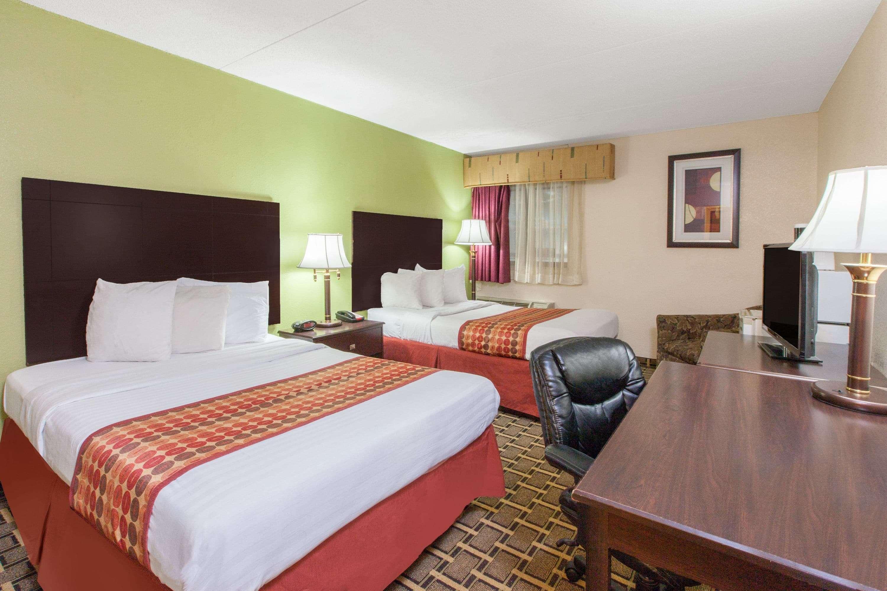 Days Inn & Suites By Wyndham Madison Heights Mi Exterior foto