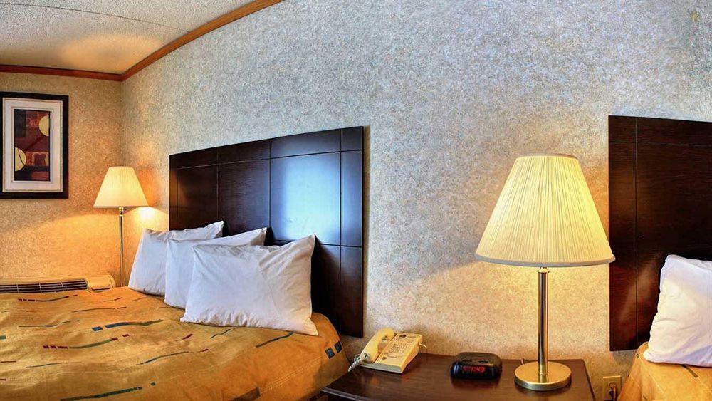 Days Inn & Suites By Wyndham Madison Heights Mi Exterior foto