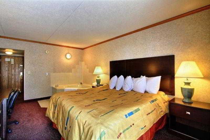 Days Inn & Suites By Wyndham Madison Heights Mi Exterior foto